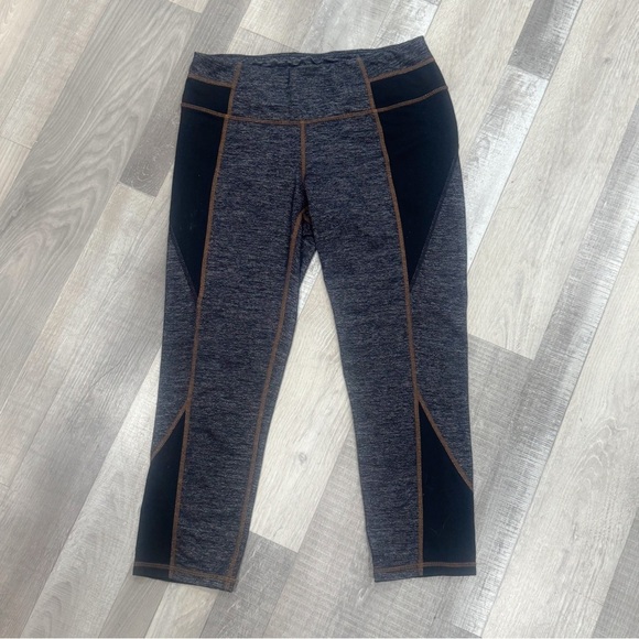 Athleta Luma Chaturanga Capri Leggings/ heather gray - Picture 2 of 7